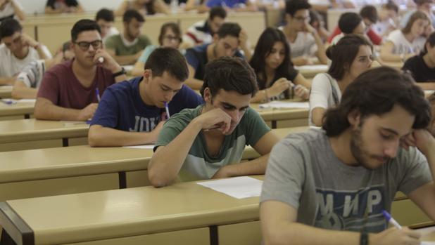 Prueba de acceso a la Universidad en Sevilla