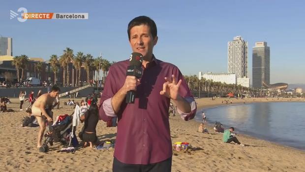 Dani Ramírez, con el hombre desnudo al fondo