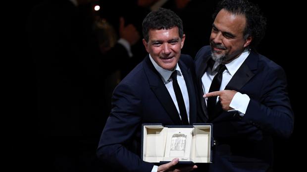 Antonio Banderas, junto al presidente del jurado de Cannes, Alejandro Iñárritu