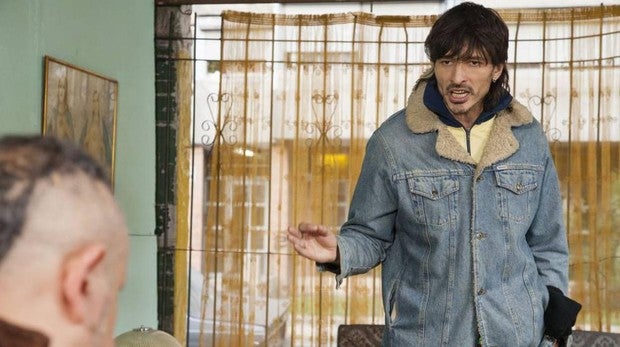 Andrés Velencoso en la serie «Edha», disponible en Netflix