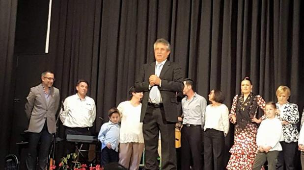 Miguel Gómez durante la presentación de su poemario