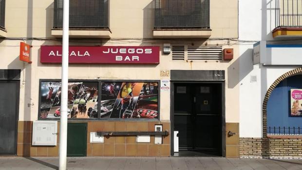 El salón de juegos que sufrió el atraco se encuentra en la calle Silos