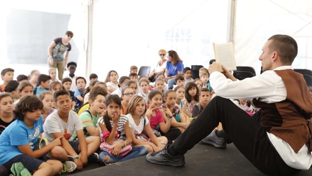 Una de las actividades celebradas en una edición anterior de la Feria del Libro, que arranca este martes 23
