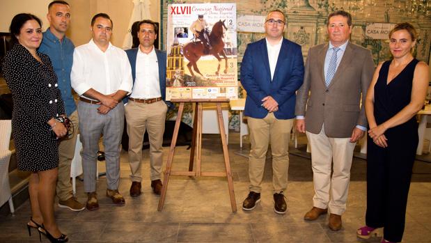 En el acto estuvieron presentes diferentes representantes de la organización del evento y familiares de Antonio León