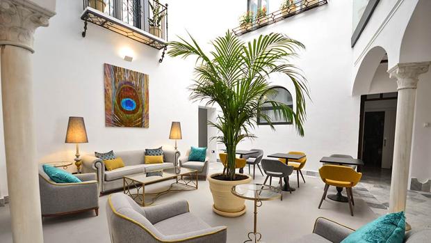 Patio del hotel Legado Alcázar, que acaba de recibir licencia municipal de apertura