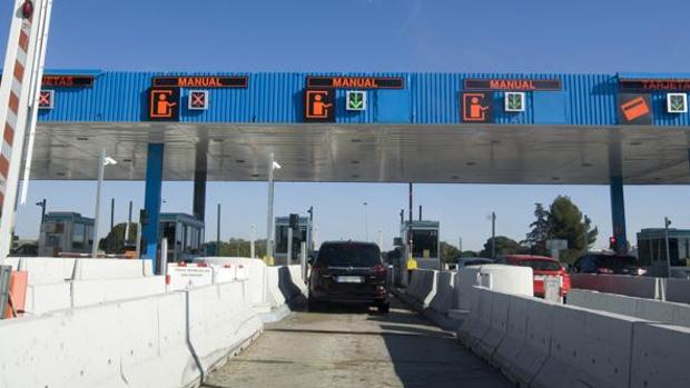 La subida del peaje de la autopista crispa a usuarios y políticos