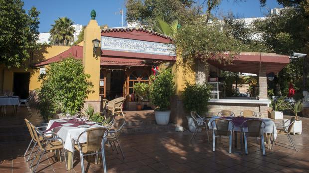 Terraza exterior de la venta Pilín, construida en el barrio de Tablada