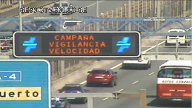 Panel de la Dirección de Tráfico avisando de la campaña de control de velocidad
