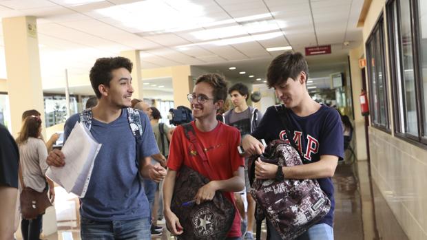 Estudiantes durante los exámenes de Selectiviidad