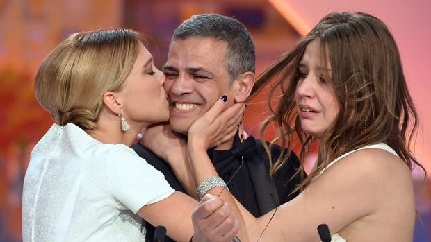 El cineasta franco-tunecino Abdellatif Kechiche con las protagonistas de «La vida de Adèle»