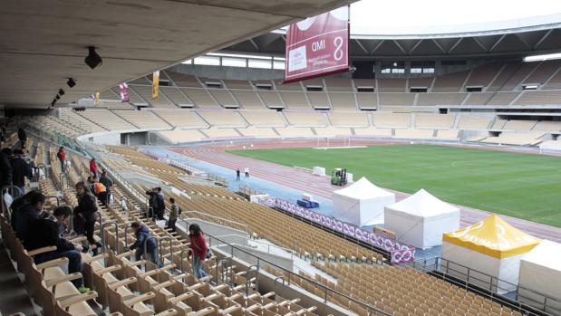 Interior del Estadio de la Cartuja antes del maratón