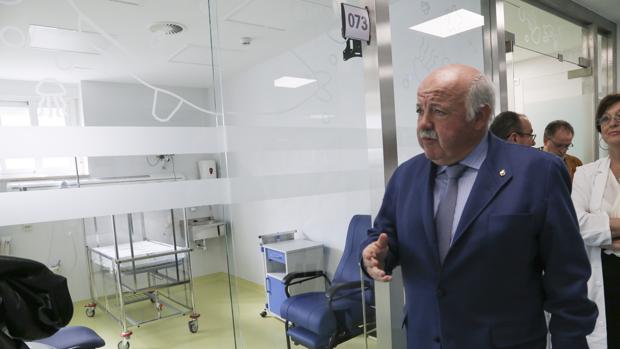 Jesús Aguirre, ayer, en la nueva Observación de las Urgencias del Infantil