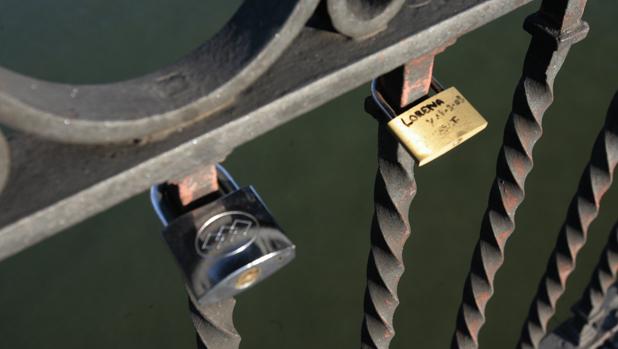 Candados en el Puente de triana