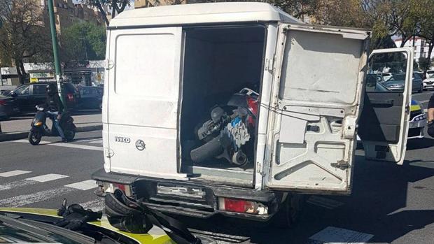 La motocicleta, una vez recuperada por la Policía Local de Sevilla