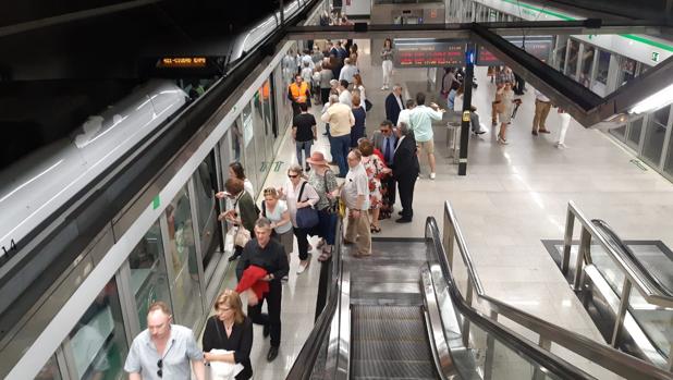 Estación de Metro de Sevilla este Domingo de Ramos