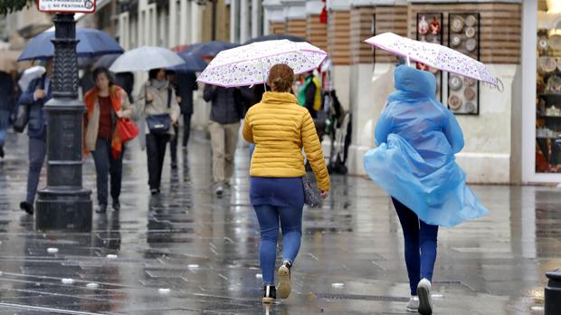 Los sevillanos no podrán soltar el paraguas hasta el jueves