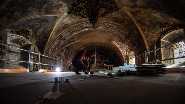 La bóveda de la capilla de San José necesita una restauración para recuperar las pinturas murales