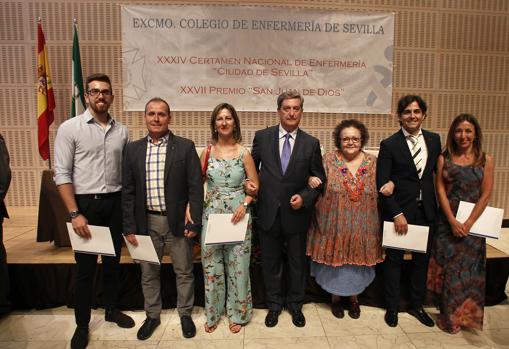 Foto de familia de la entrega del premio