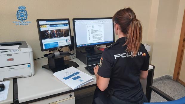 Policía trabajando en la «Operación Niño»
