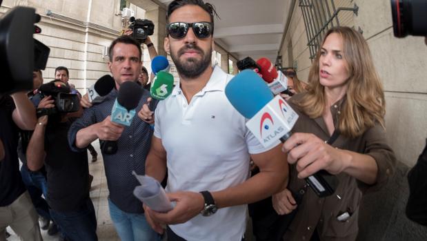 Antonio Manuel Guerrero, miembro de la manada ha perdido su condición de Guardia Civil