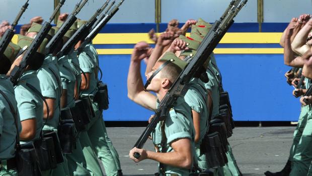 Un grupo de legionarios desfilando