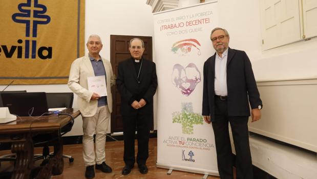 Monseñor Asenjo junto a Diego Márquez y Mariano Pérez Ayala