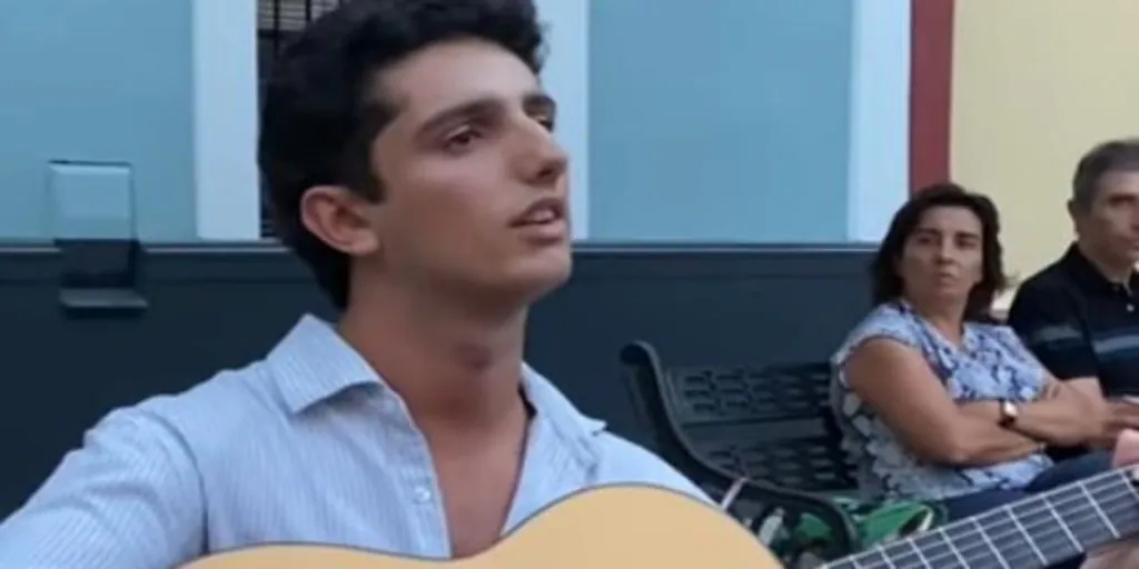 The video of some young people singing “I live in Seville” that triumphs on Twitter