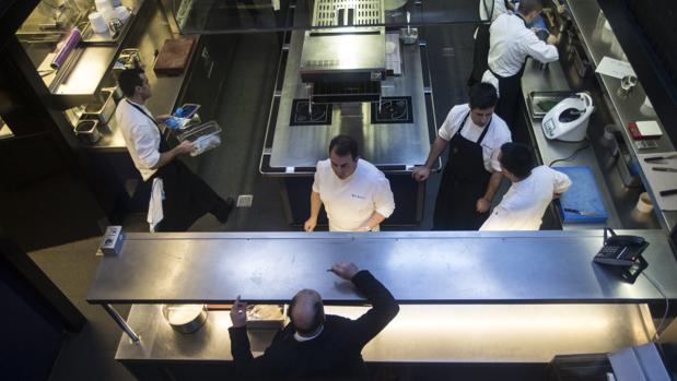 Lasarte, el restaurante de Martín Berasatgui en Barcelona, obtuvo las tres estrellas Michelin en la edición de la Guía de 2017